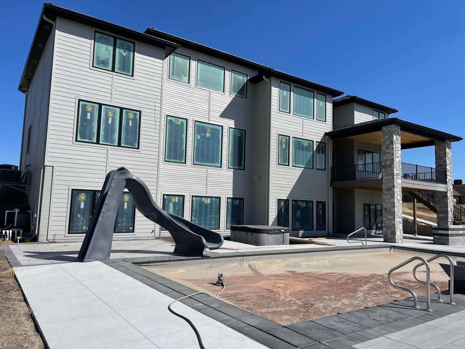 404584877_1318154635514617_2147051364760756811_n